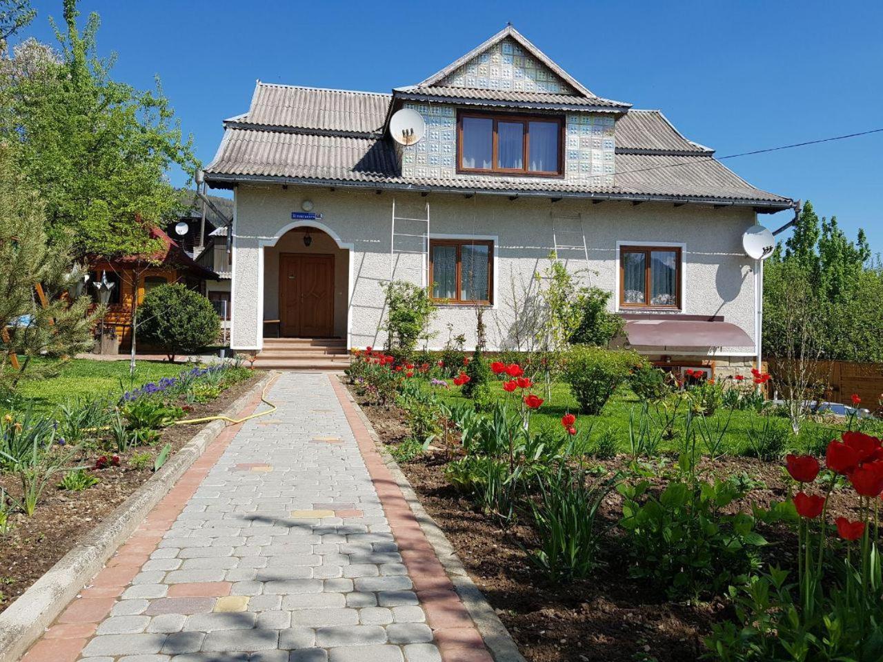 Guest House Viktoria Yaremtche Extérieur photo